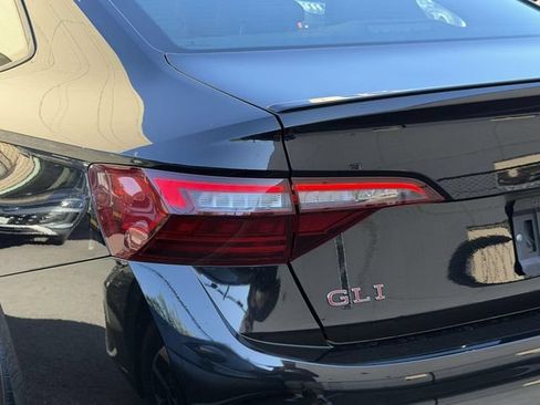 Certified 2022 Volkswagen Jetta GLI Autobahn w/ GLI Black Package FWD image 11