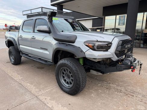 Used 2018 Toyota Tacoma TRD Off-Road image 10