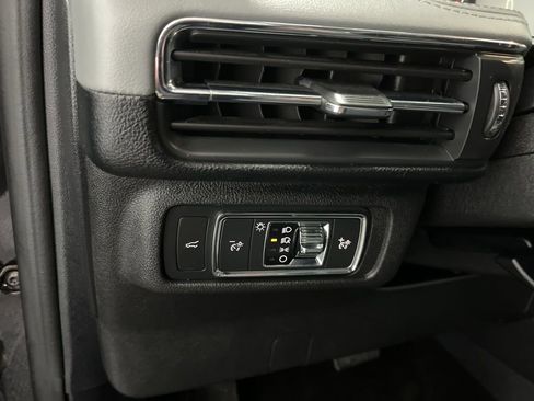 Used 2022 Lincoln Corsair AWD w/ Equipment Group 101A image 13