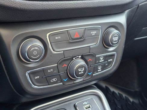 Used 2021 Jeep Compass Sport w/ Cold Weather Group image 28