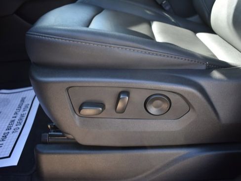 Used 2025 Chevrolet Suburban Z71 image 14