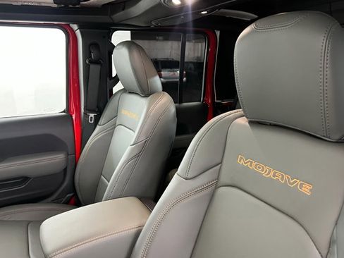 New 2025 Jeep Gladiator Mojave image 16