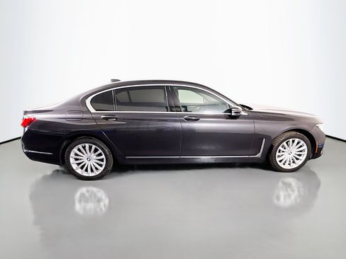 Used 2022 BMW 740i RWD image 11