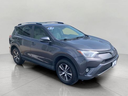 Used 2017 Toyota RAV4 XLE FWD image 1