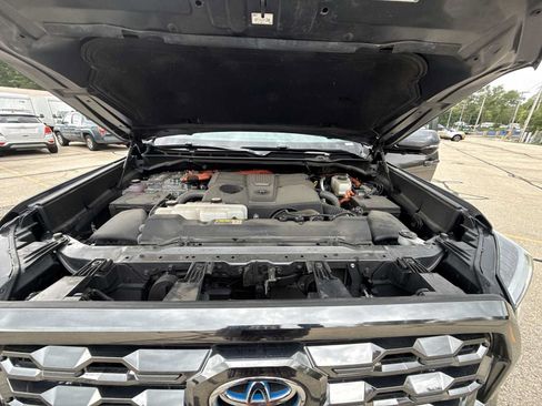 Used 2024 Toyota Tundra Platinum AWD/4WD image 28