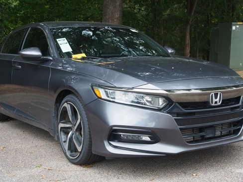 Used 2018 Honda Accord Sport image 2