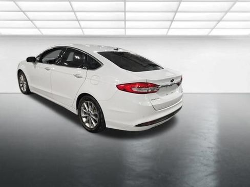 Used 2017 Ford Fusion SE FWD image 7