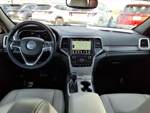 Used 2018 Jeep Grand Cherokee Limited image 16