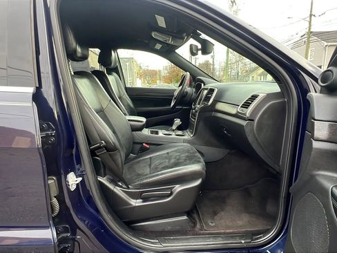 Used 2018 Jeep Grand Cherokee Laredo RWD image 29