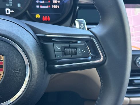 Certified 2025 Porsche Macan AWD/4WD image 27