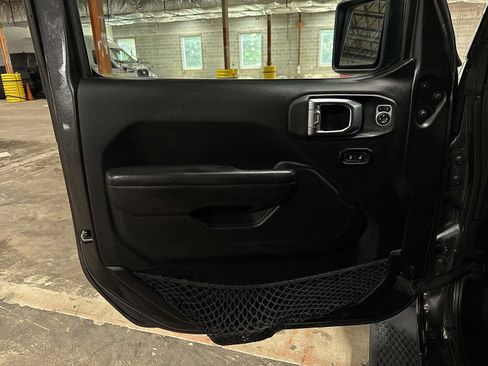 Used 2018 Jeep Wrangler Unlimited Sport S AWD/4WD image 28