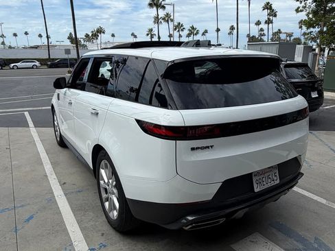 Used 2025 Land Rover Range Rover Sport SE AWD/4WD image 9