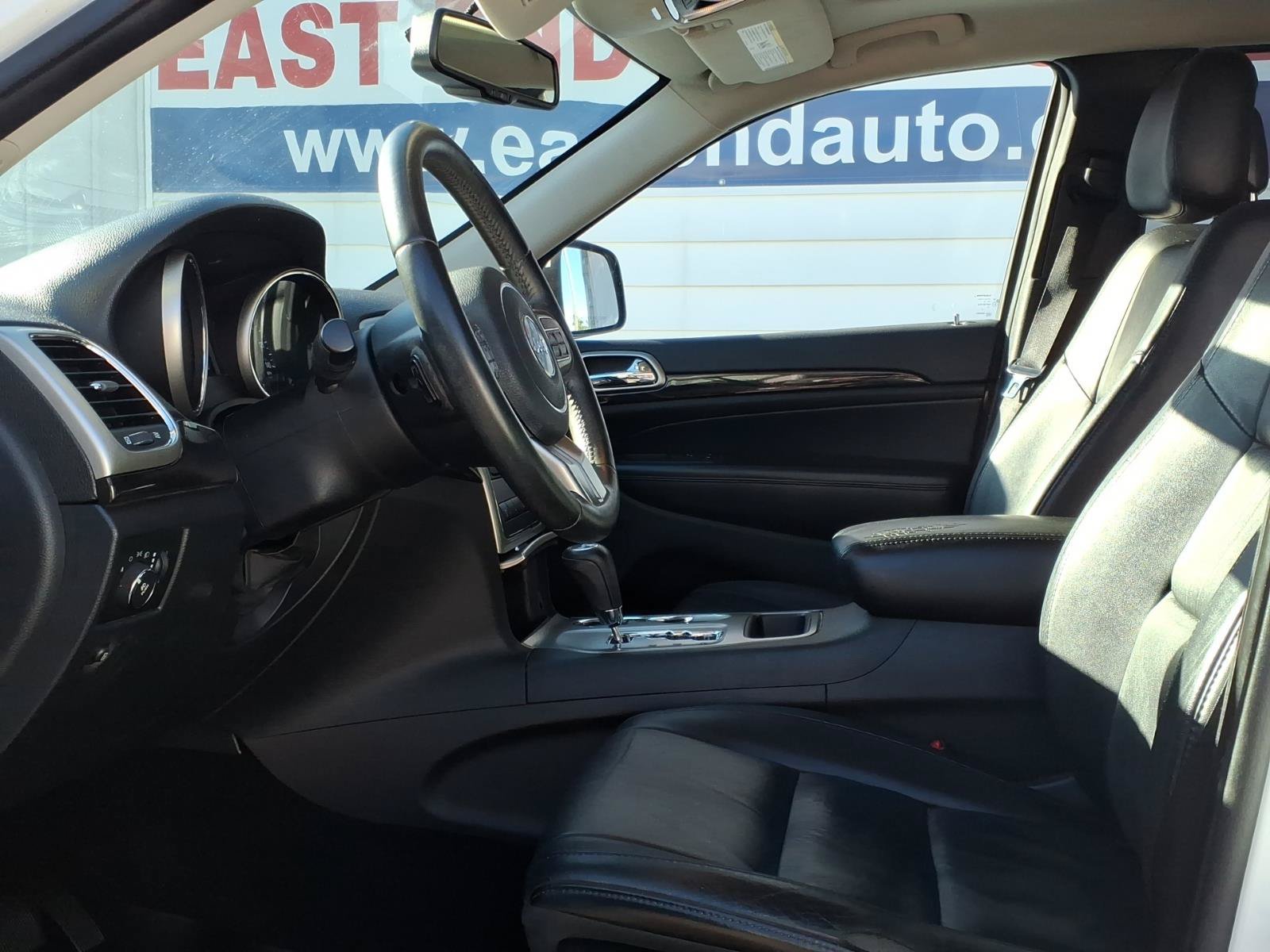 Used 2013 Jeep Grand Cherokee Laredo AWD/4WD image 6