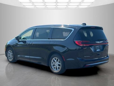 Certified 2024 Chrysler Pacifica Touring-L FWD image 5