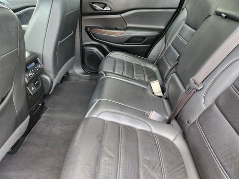 Used 2023 GMC Acadia Denali image 28