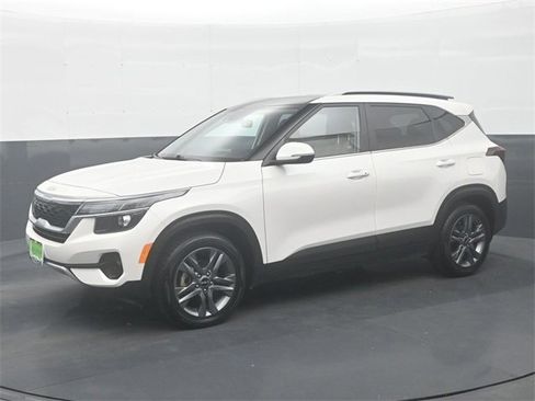 Used 2023 Kia Seltos S w/ Navigation Package image 4