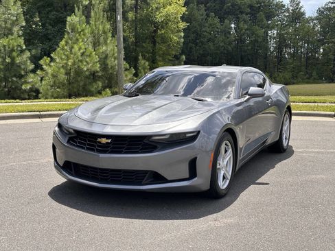Used 2020 Chevrolet Camaro LT image 3