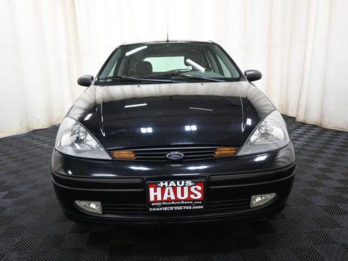 Used 2003 Ford Focus ZX5 Hatchback FWD image 2