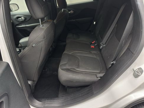 Used 2015 Jeep Cherokee Latitude w/ Cold Weather Group AWD/4WD image 13
