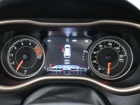 Used 2018 Jeep Cherokee Limited image 33