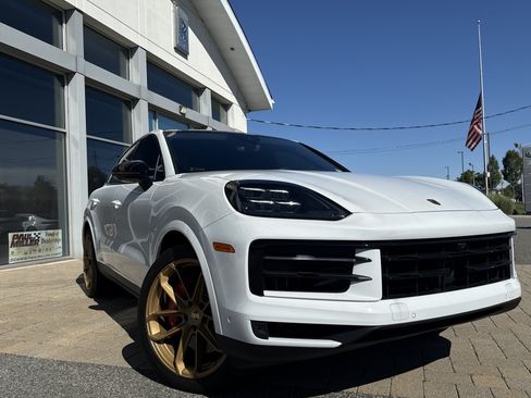 Used 2025 Porsche Cayenne S AWD/4WD image 43