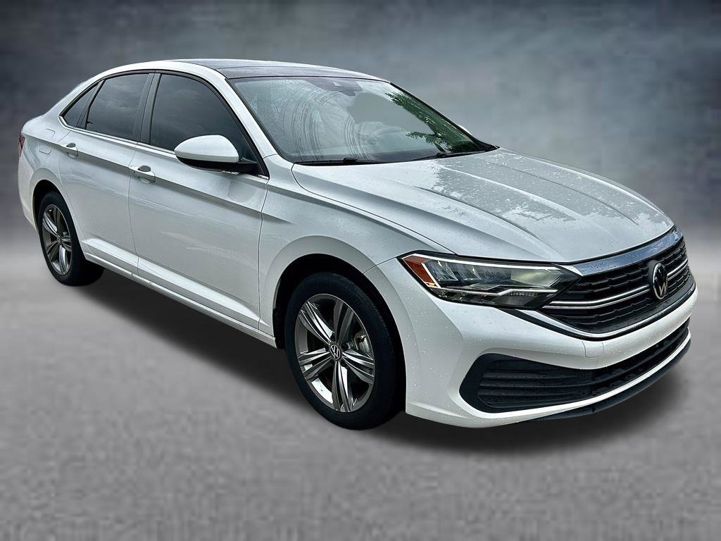 Certified 2024 Volkswagen Jetta SE FWD image 3