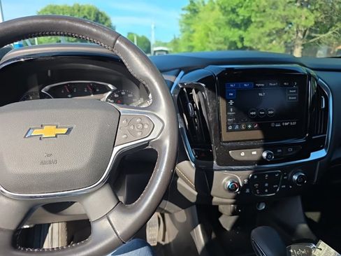 Used 2021 Chevrolet Traverse LT AWD/4WD image 25