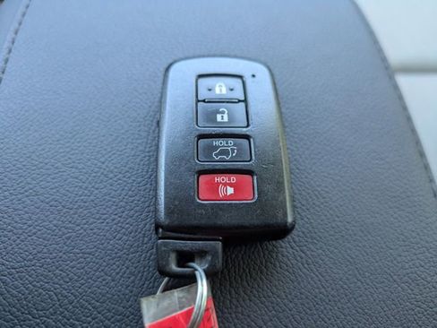 Used 2013 Toyota RAV4 Limited AWD/4WD image 33