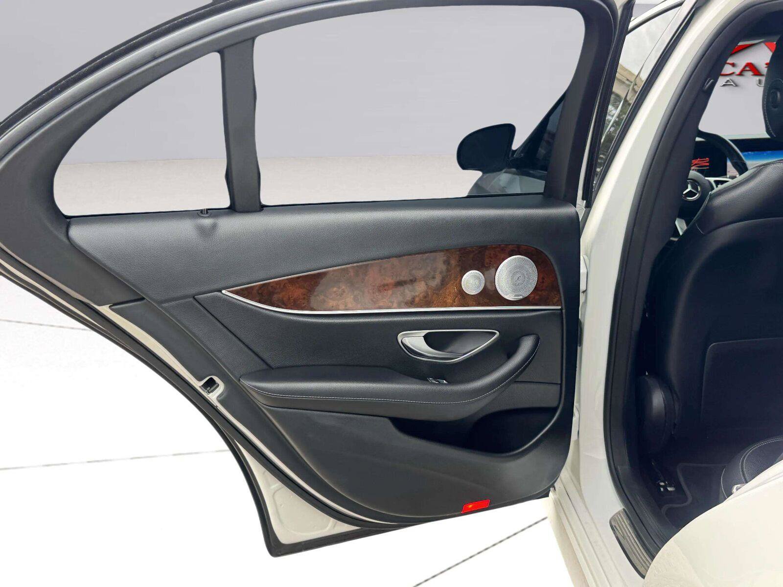 Used 2020 Mercedes-Benz E 350 4MATIC Sedan image 33