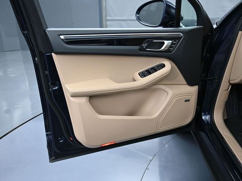 Certified 2023 Porsche Macan Turbo image 15