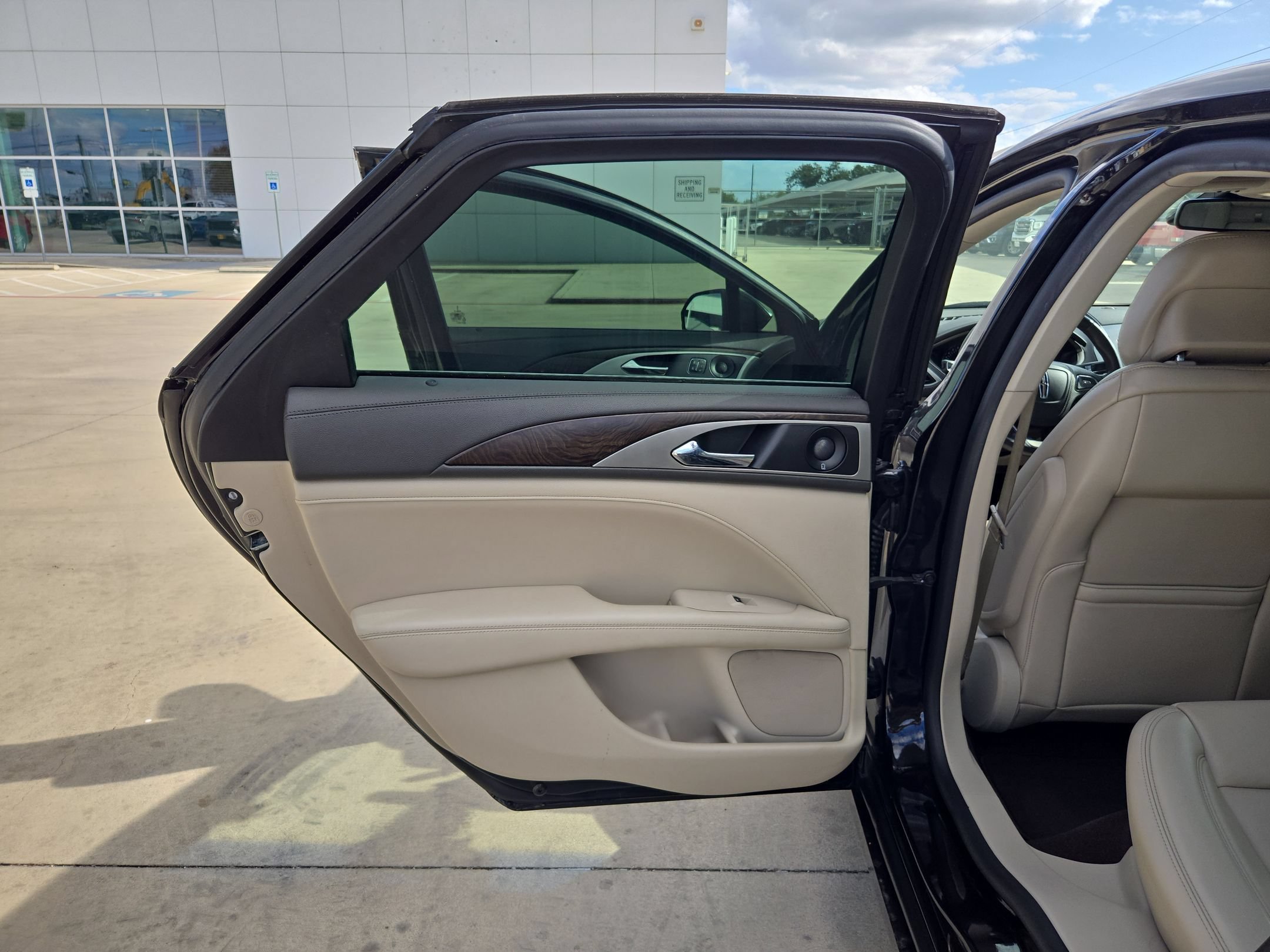 Used 2019 Lincoln MKZ Reserve w/ Reserve Plus Package AWD/4WD image 14