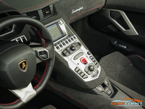 Used 2016 Lamborghini Aventador LP 700-4 image 15