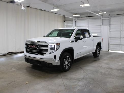 Used 2025 GMC Sierra 1500 SLT AWD/4WD image 4