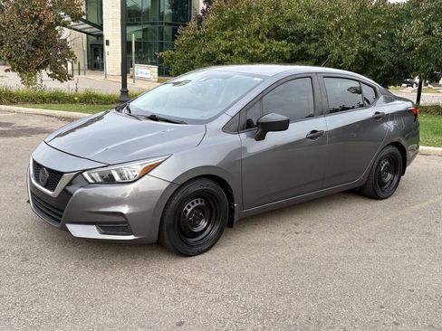 Used 2020 Nissan Versa S image 16