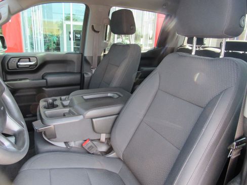 Used 2020 Chevrolet Silverado 1500 Custom w/ Custom Value Package AWD/4WD image 11
