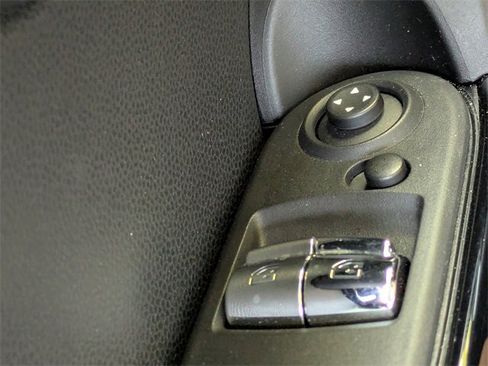 Used 2020 MINI Cooper SE w/ 6.5" Touchscreen Package image 32