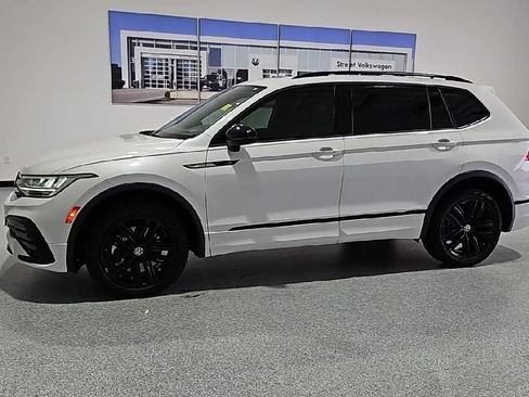 Certified 2022 Volkswagen Tiguan SE R-Line AWD/4WD image 5