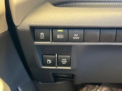 Certified 2022 Toyota Sienna Limited AWD/4WD image 35