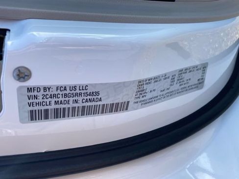 Used 2024 Chrysler Pacifica Touring-L FWD image 22