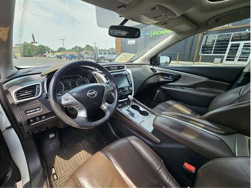 Used 2017 Nissan Murano Platinum w/ Platinum Technology Package FWD image 2