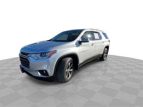 Used 2021 Chevrolet Traverse LT image 4