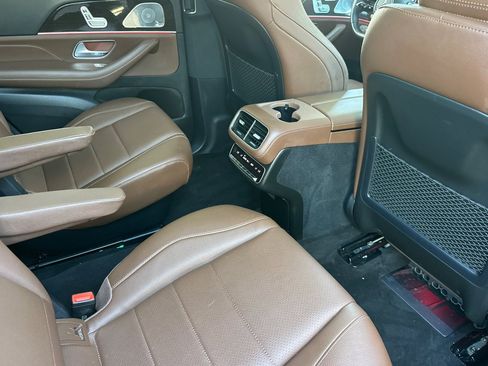 Certified 2024 Mercedes-Benz GLS 450 4MATIC image 33