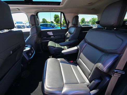 Used 2025 Ford Expedition Active AWD/4WD image 24