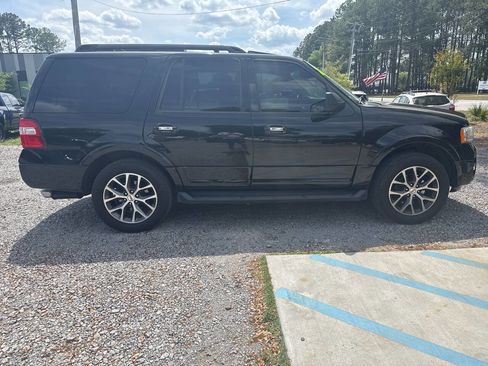 Used 2017 Ford Expedition XLT w/ Equipment Group 202A image 8
