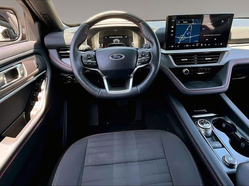 Used 2025 Ford Explorer ST-Line w/ ST-Line Street Pack AWD/4WD image 5