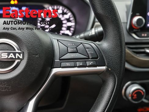 Used 2024 Nissan Altima 2.5 SV FWD image 16