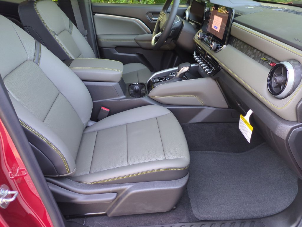 New 2026 Chevrolet Colorado ZR2 w/ Technology Package AWD/4WD image 38