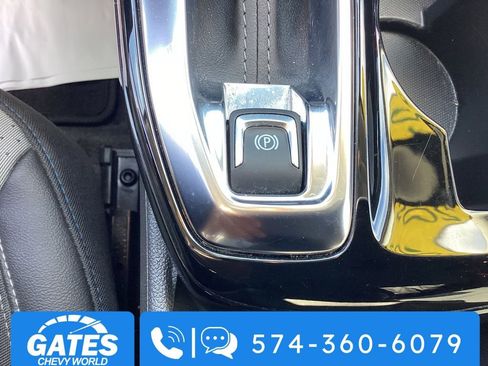 Used 2025 Chevrolet Trax LT w/ LT Convenience Package image 29