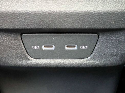 New 2026 Volkswagen Tiguan SE FWD image 18