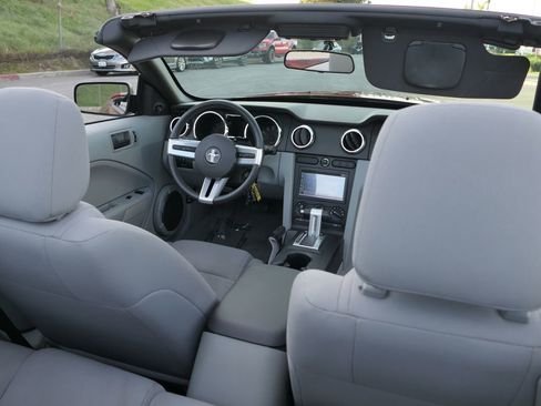 Used 2006 Ford Mustang Premium image 21